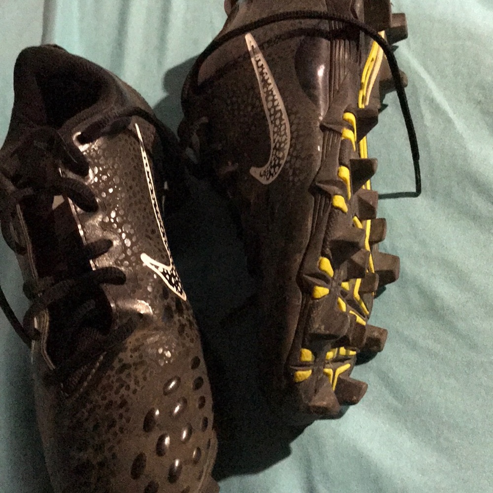 Softball shoes Nike woman’s size 8 like new